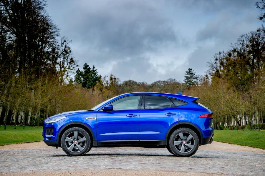  Jaguar E-Pace D180 AWD SE 2018 года  (UK) (фото 22 из 32)